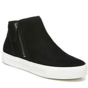 Naturalizer black bootie with zip 
Size 9